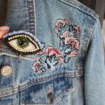 Broszka ze złym okiem ręcznie wykonany amulet - Możesz nosić ją przy ubraniu, torebce, kapeluszu lub zamówić w formie wisiorka lub breloka