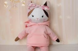Kotek Bella przytulanka w dresiku róż GOTOWA