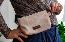 Mini beżowa kopertówka z weluru
