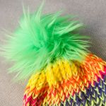 Neonowa czapka dziecięca duży pompon - 