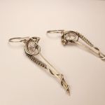Długie srebrne kolczyki z kryształem – lekkie, eleganckie, ręcznie robiona biżuteria - 