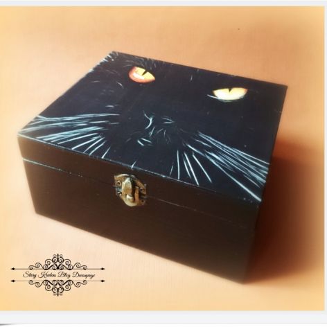 Czarne pudełko , szkatułka  z czarnym kocurem - Decoupage