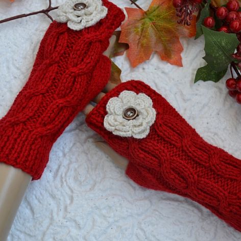 Czerwone rękawiczki mitenki z kwiatkiem