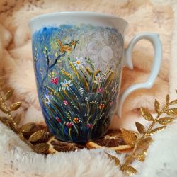 Ręcznie malowany świt na łące kubek 360 ml.