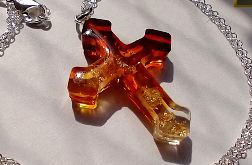 Bursztynowy Szlak. Wisiorek z żywicy.