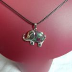 Zielony zoizyt z rubinem, wisiorek ze słoniem, słoń, słonik - 