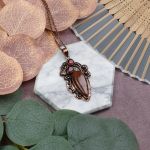 Miedziany ozdobny wisiorek z obsydianem mahoniowym i granatem #543 - 