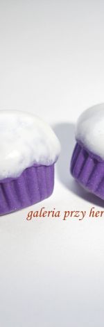 Kolczyki z modeliny babeczki z motylkiem - sztyfty