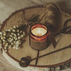 Sojowa świeca o wyciszającym zapachu z drewnianym knotem