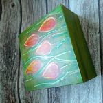 Ręcznie malowane pudełko na herbatę tulipany - Od przodu