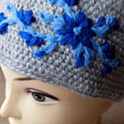 Czapka z kwiatkami