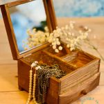 Toaletka z lusterkiem, naturalne drewno, złote wzory, prezent - 