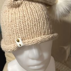 Czapka damska  kremowa 1