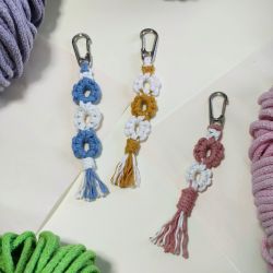 Pleciona zawieszka. Brelok do kluczy, torebki, plecaka.