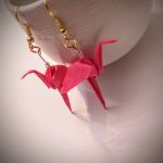Kolczyki origami flamingi - Z boku