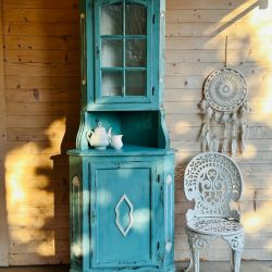 Ręcznie malowana witryna narożna, unikat, zielononiebieski turkus