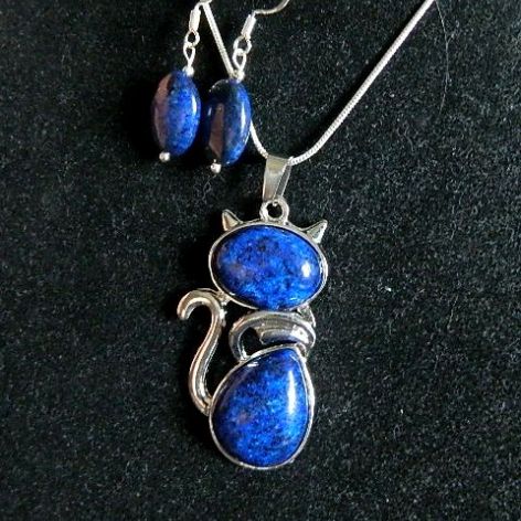 Granatowy lapis lazuli, wisiorek z kotem i kolczyki, zestaw