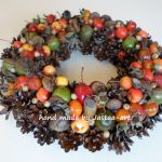 Jesienny wianek z żołędzi, rajskich jabłuszek  i róży 26cm - 
