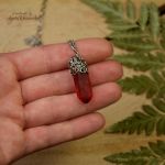 Wisiorek talizman kryształ górski czerwony  - Oryginalny prezent dla niej