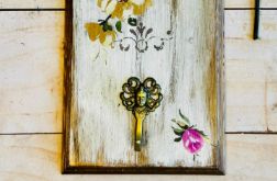 Wieszak shabby chic z kwiatami, uchwyt anioł, na ścianę