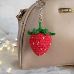 Brelok truskawka, Brelok do kluczy, Brelok dla dziecka, Zawieszka truskawka