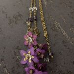 Naszyjnik z fioletowymi kwiatami - 
