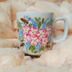 Ręcznie malowany pszczoły i kwiaty kubek 270 ml.