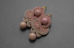 beżowo-różowe kolczyki lub klipsy sutasz z rodonitami