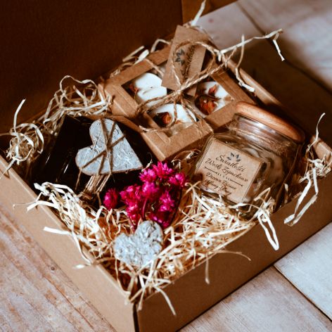 WALENTYNKOWY ZESTAW PREZENTOWY ZE ŚWIECĄ SOJOWĄ