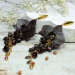 Długie, brązowo-złote kolczyki orchidee - długie brązowe kolczyki kwiaty