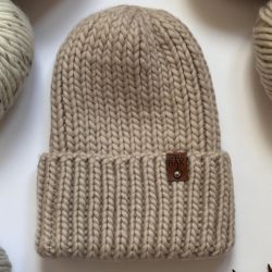 Gruba wełniana czapka oversize z bardzo szerokim wywinięciem-piaskowa