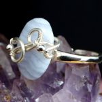 Srebrny pierścionek z niebieski agatem - pierścionek wire wrapped