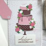 Kartka urodzinowa z tortem truskawkowo-czekoladowym - Jasnokremowe wnętrze kartki i tył etykietki
