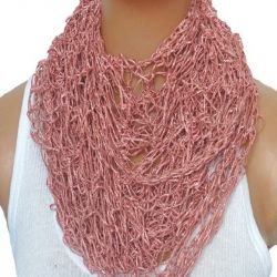  w kolorze złamanego różu.