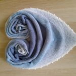 Chusta merino na szydełku handmade  - Chusta ułożona jak pod szyją