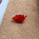 Miniaturowa broszka z liśćmi w jasnych kolorach - 