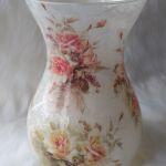 lampion-wazon z herbacianymi różami - z innej strony