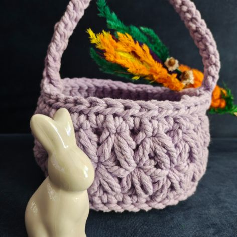 Ręcznie robiony koszyczek w zestawie z podkładkami z uszami królika fioletowy