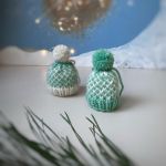 OZDOBY CHOINKOWE, DEKORACJE ŚWIĄTECZNE, 2 SZT - OZDOBY CHOINKOWE, DEKORACJE ŚWIĄTECZNE, MINI-CZAPECZKI Z WŁÓCZKI, ZESTAW 2 SZT.