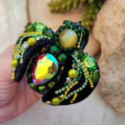 Ekskluzywna broszka handmade – unikatowy akcent w Twojej stylizacji.