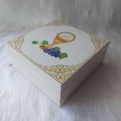 szkatułka-pamiątka I Komunii Św. z symbolami eucharystycznymi