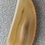 Naszyjnik z agatem i drewnianymi i szklanymi koralikami w odcieniach brązu - Kamień - agat