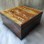 szkatułka z przegródkami egipska - bok szkatułki