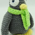 Pingwinek szaraczek - maskotka szydełkowa