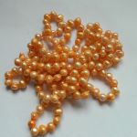 Jasno pomarańczowe perły naturalne, długi naszyjnik, sznur pereł - 