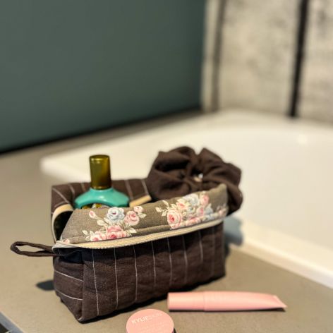 Lniana kosmetyczka box z kwiatową podszewką