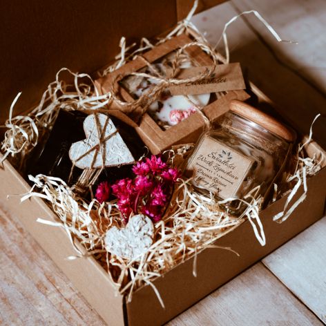 PREZENTOWY ZESTAW WALENETYNKOWY ZE SWIECĄ SOJOWĄ