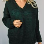 Moherowy sweter w kolorze ciemnej zieleni - 
