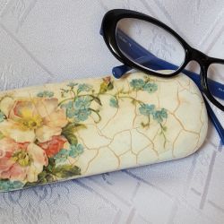 Wiosenne etui na okulary z reliefem