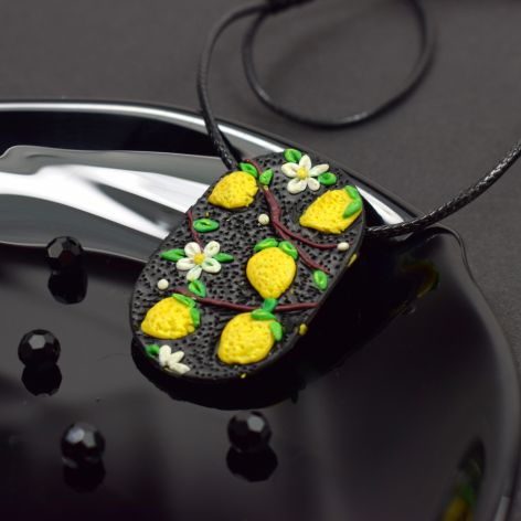 Wisiorek z motywem cytryn - idealny na lato